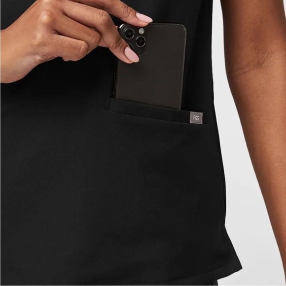 Figs Black  pullover short sleeve medical scrubs front pocket top size small - Picture 6 of 14